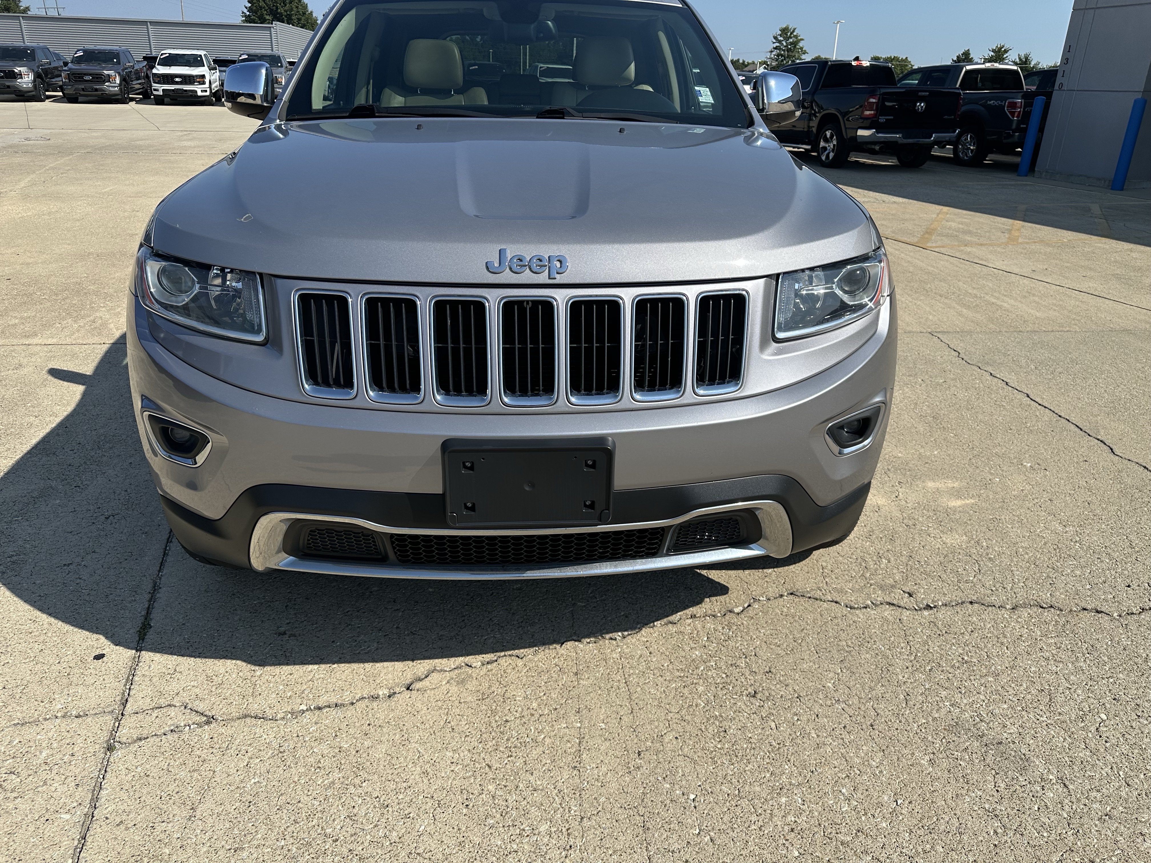 Used 2014 Jeep Grand Cherokee Limited w/ Trailer Tow Group IV AWD/4WD image 14