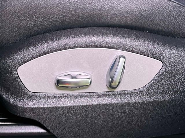 Certified 2023 Porsche Macan Turbo image 17