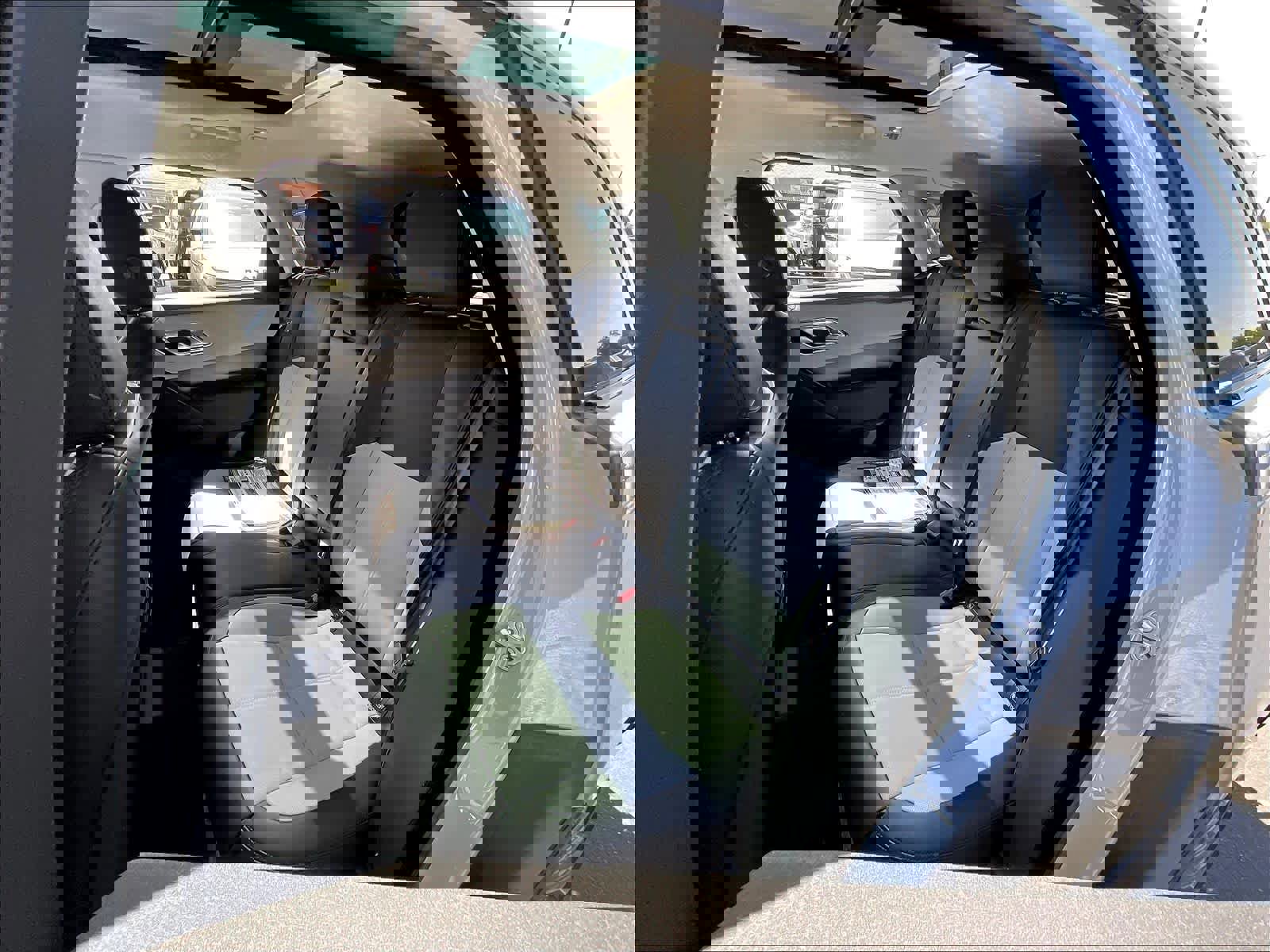 New 2025 Land Rover Range Rover Velar Dynamic SE image 12