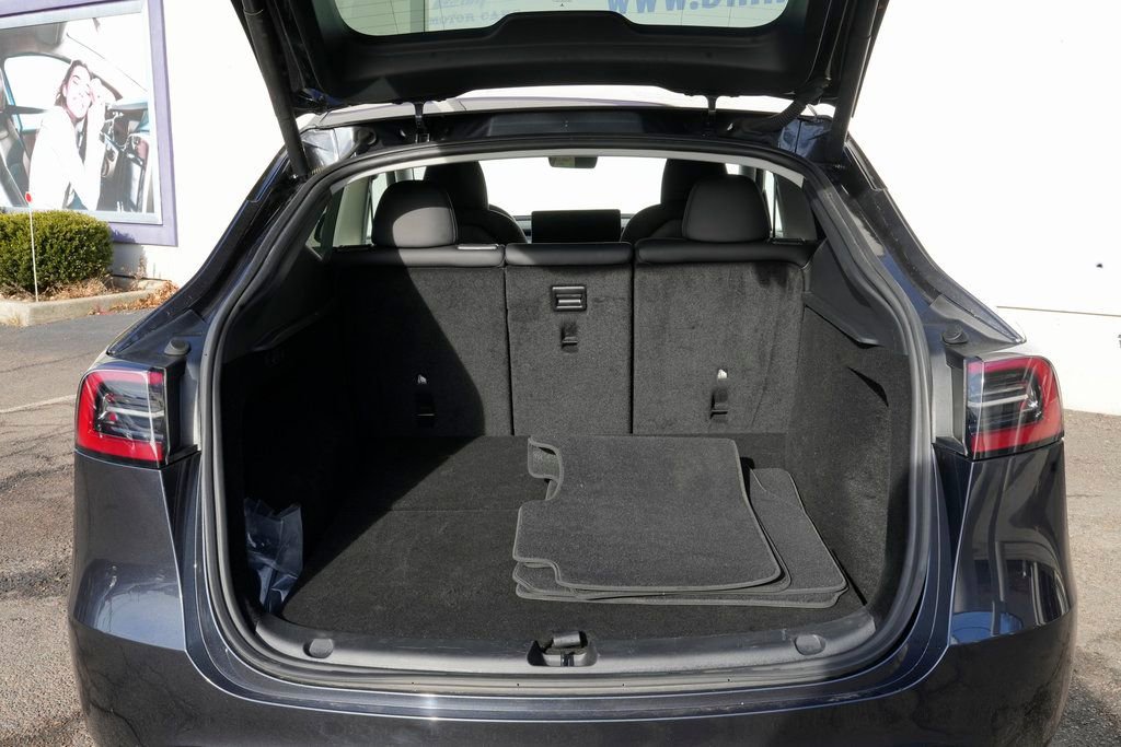 Used 2025 Tesla Model Y Long Range image 14