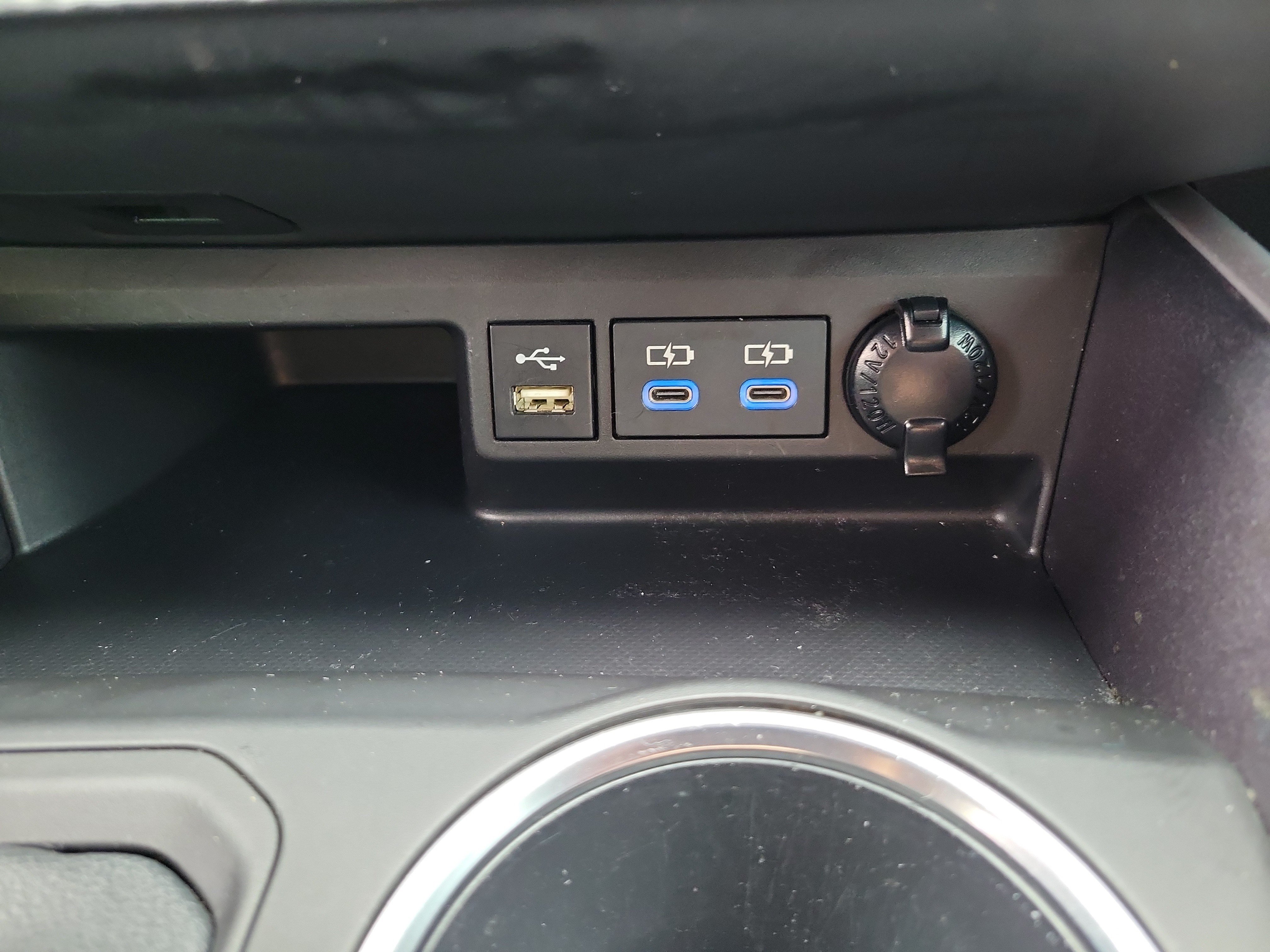 Used 2022 Toyota Highlander L FWD image 11