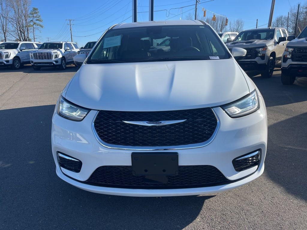 Used 2023 Chrysler Pacifica Touring-L image 8