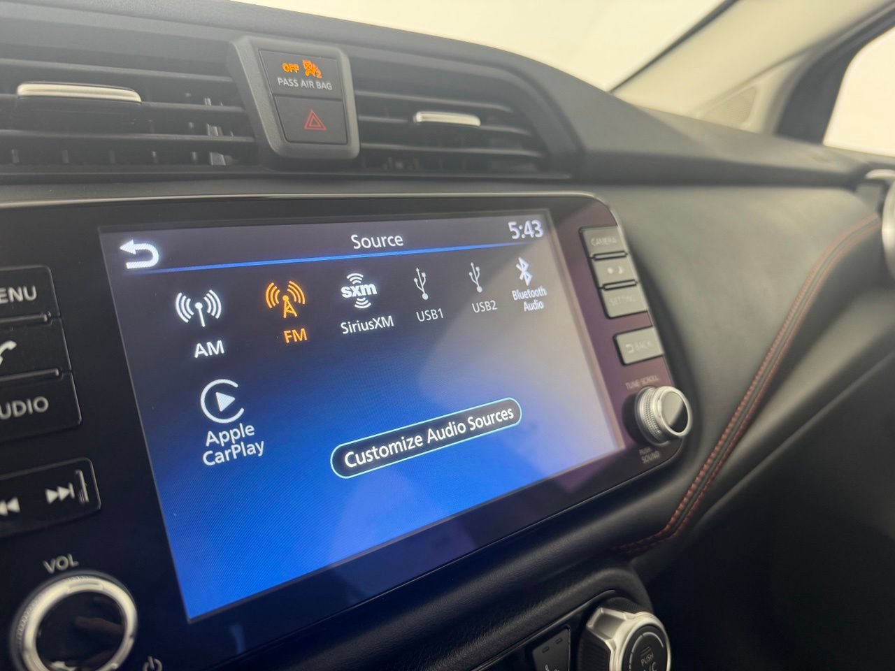 Used 2025 Nissan Versa SR FWD image 17