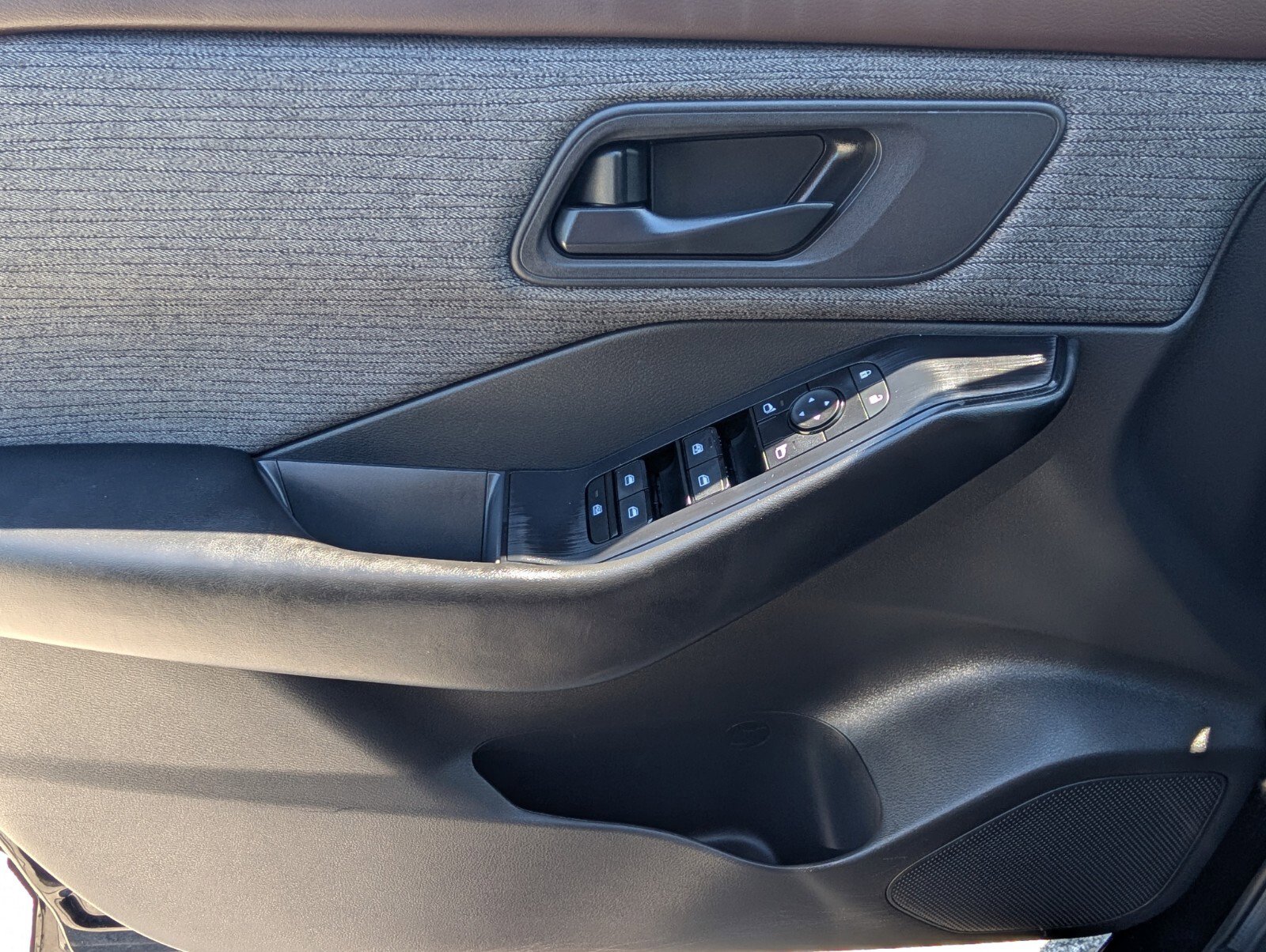Used 2023 Nissan Rogue S FWD image 32