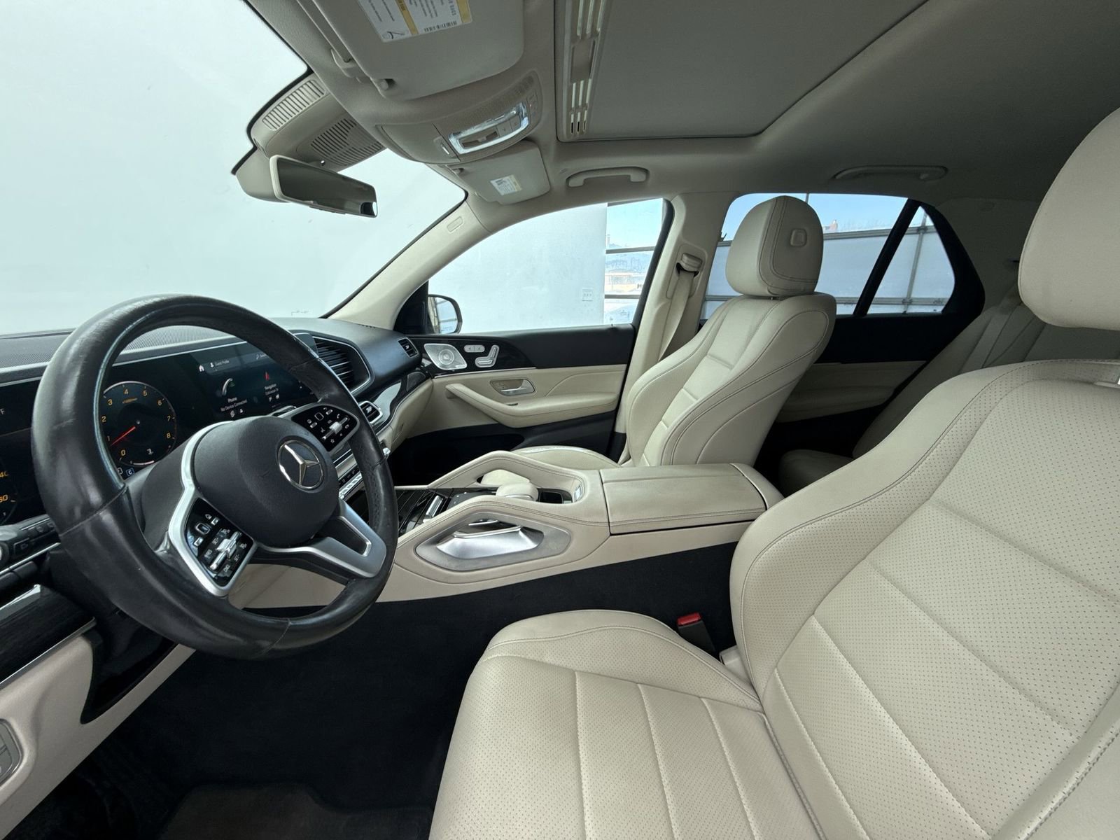 Used 2020 Mercedes-Benz GLE 350 4MATIC w/ Premium Package image 11