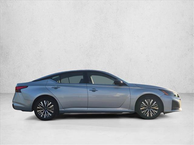 Used 2024 Nissan Altima 2.5 SV FWD image 4