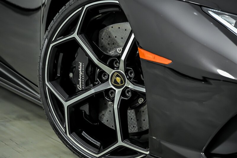 Used 2020 Lamborghini Huracan EVO AWD/4WD image 4