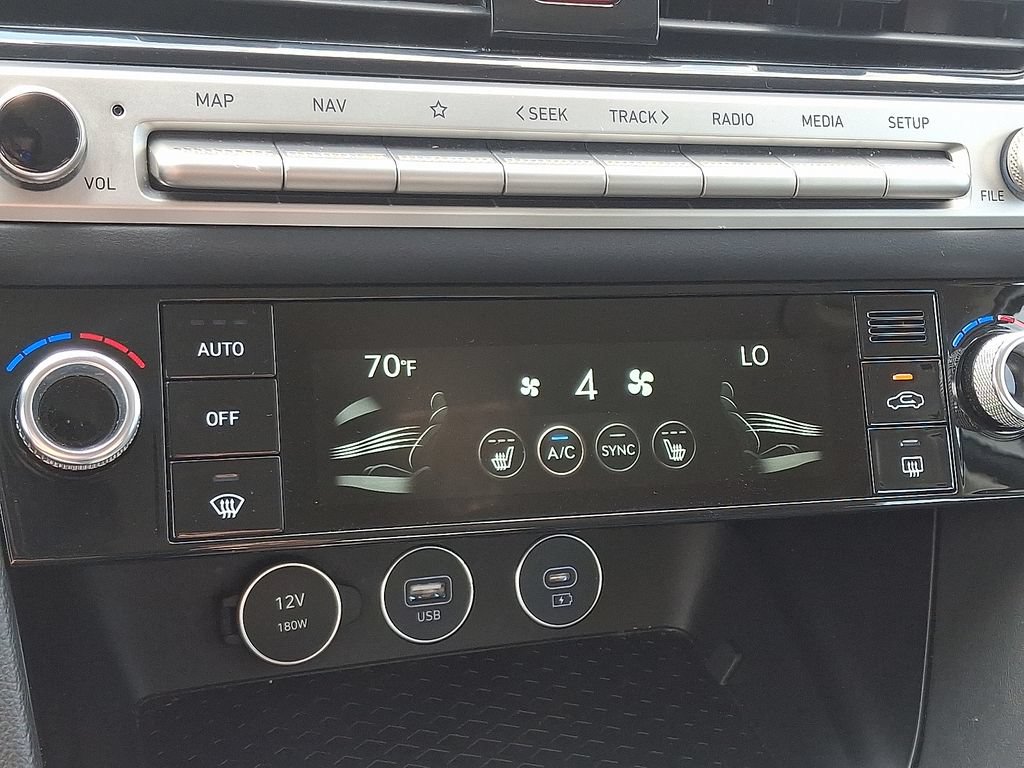 Used 2025 Genesis G70 2.5T RWD image 16