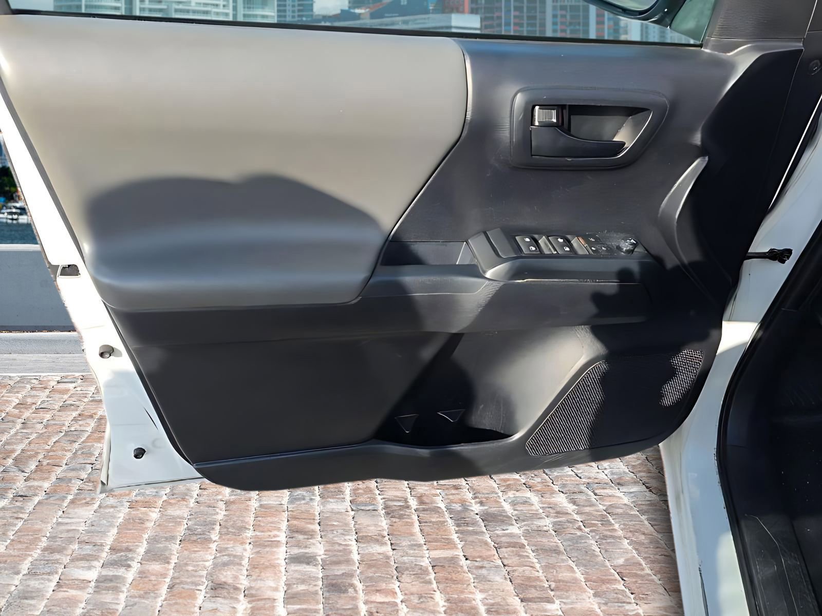 Used 2021 Toyota Tacoma SR w/ SR Convenience Package image 18