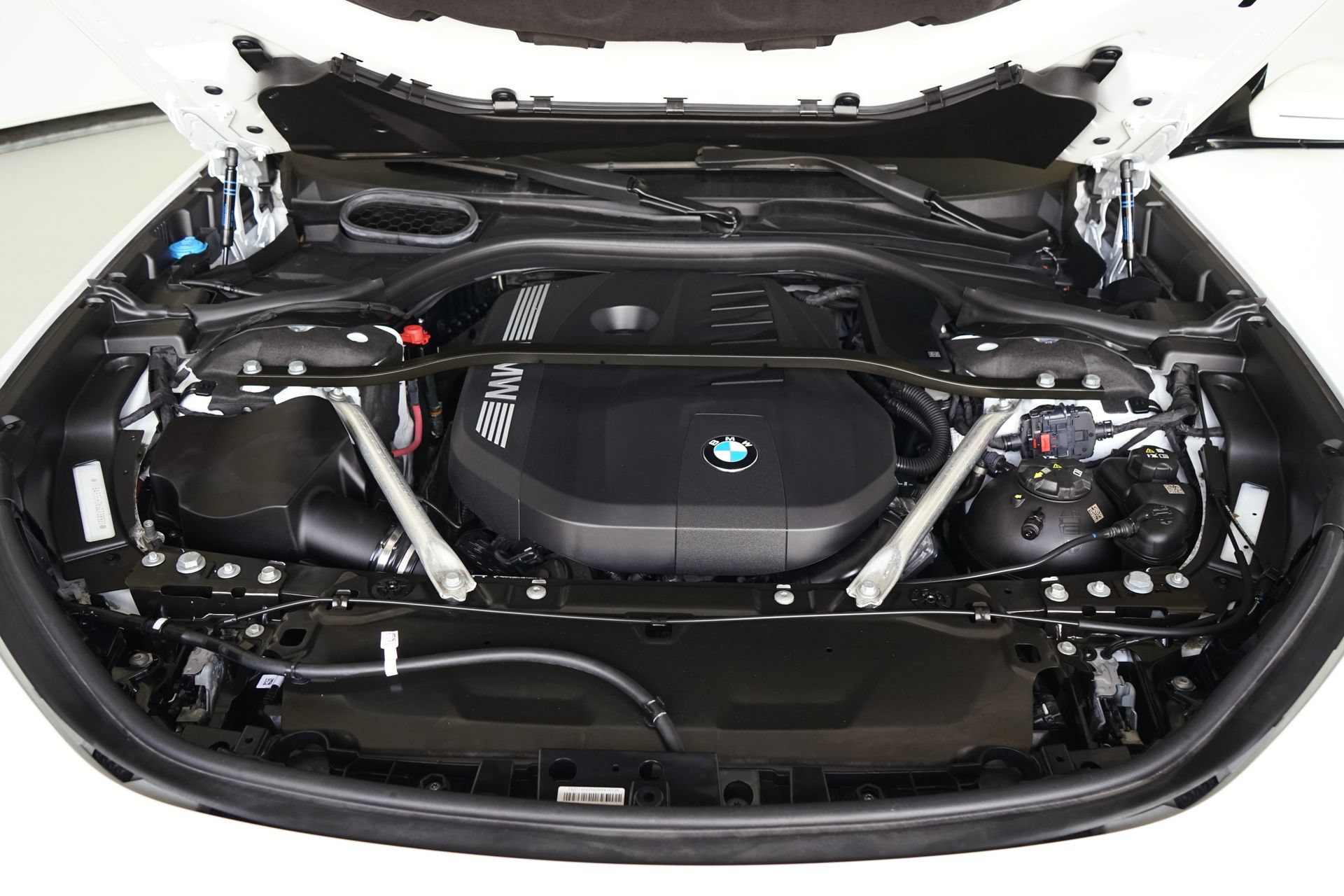 Used 2025 BMW 740i xDrive w/ Premium Package AWD/4WD image 25