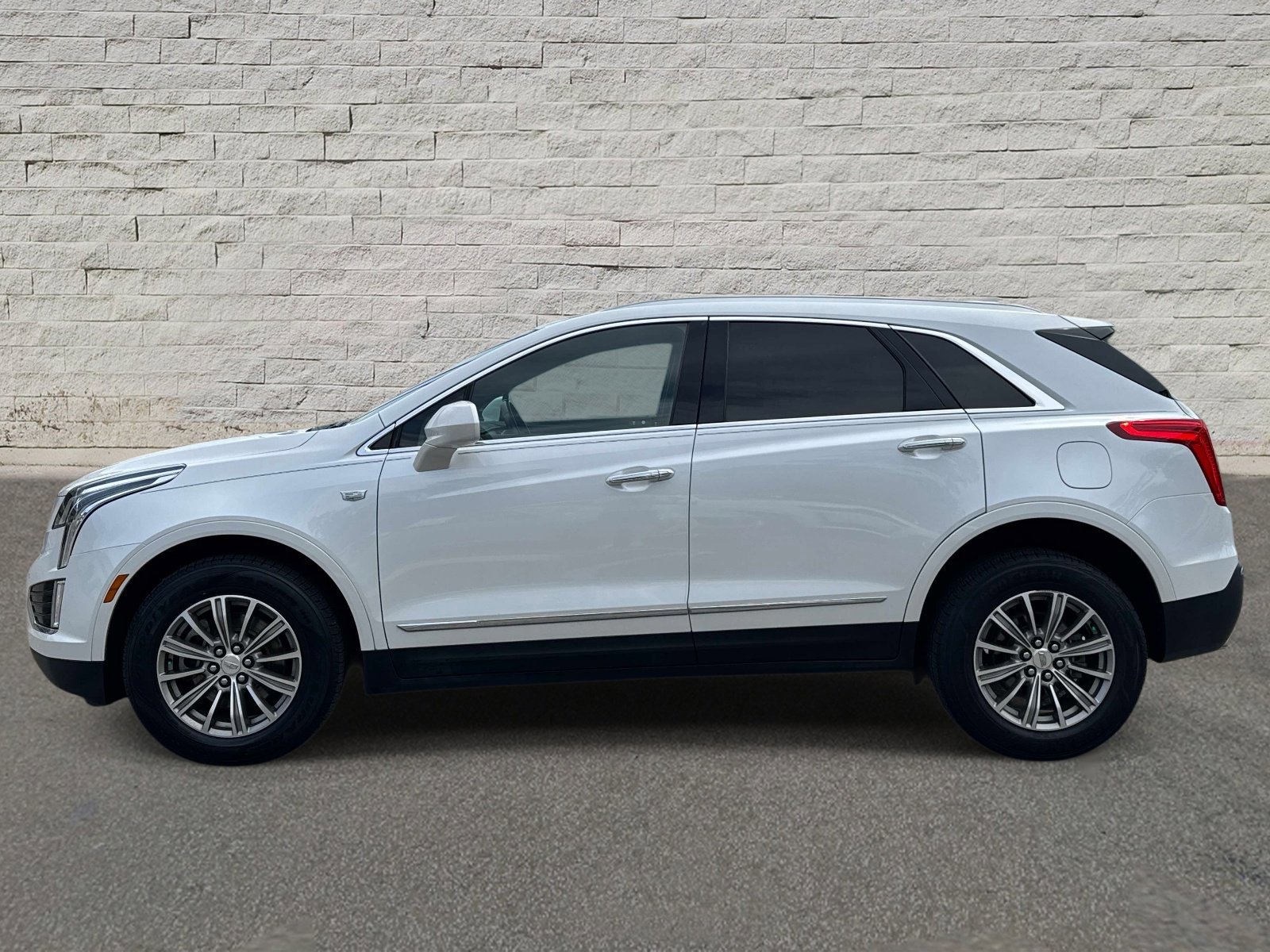 Used 2019 Cadillac XT5 Luxury AWD/4WD image 2