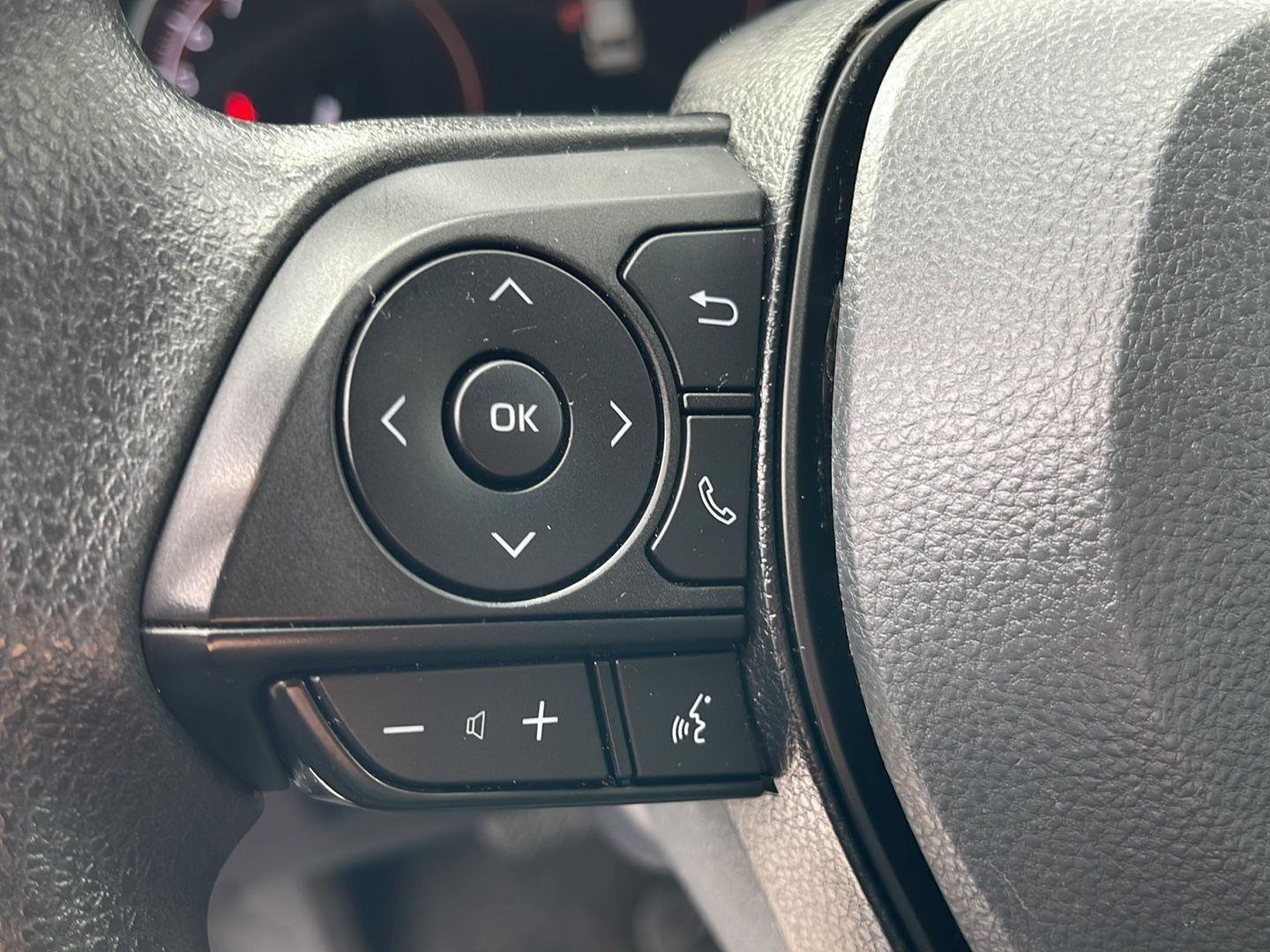 Used 2025 Toyota RAV4 XLE AWD/4WD image 35