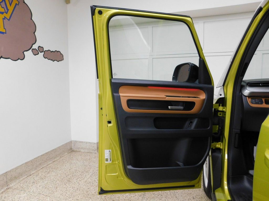 Used 2025 Volkswagen ID. Buzz 1st Edition image 28