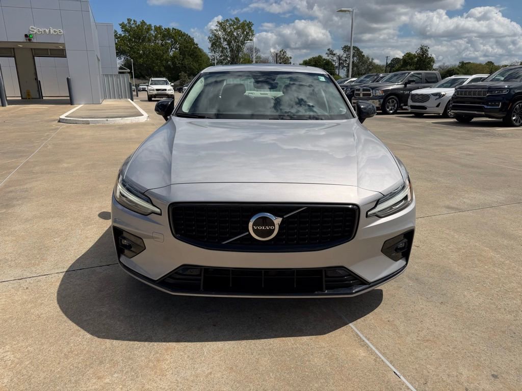 Used 2025 Volvo S60 B5 Core image 8