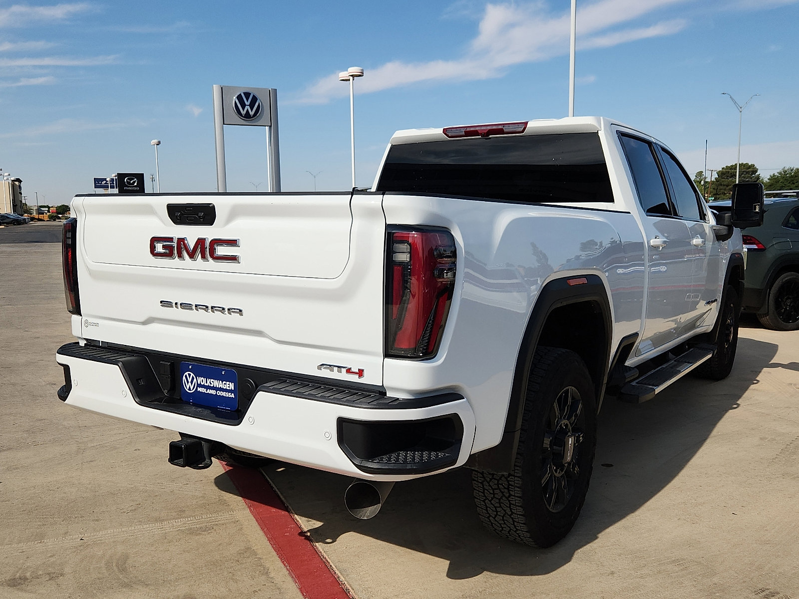 Used 2025 GMC Sierra 2500 AT4 image 7