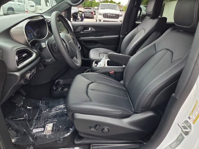 New 2026 Chrysler Voyager LX FWD image 3