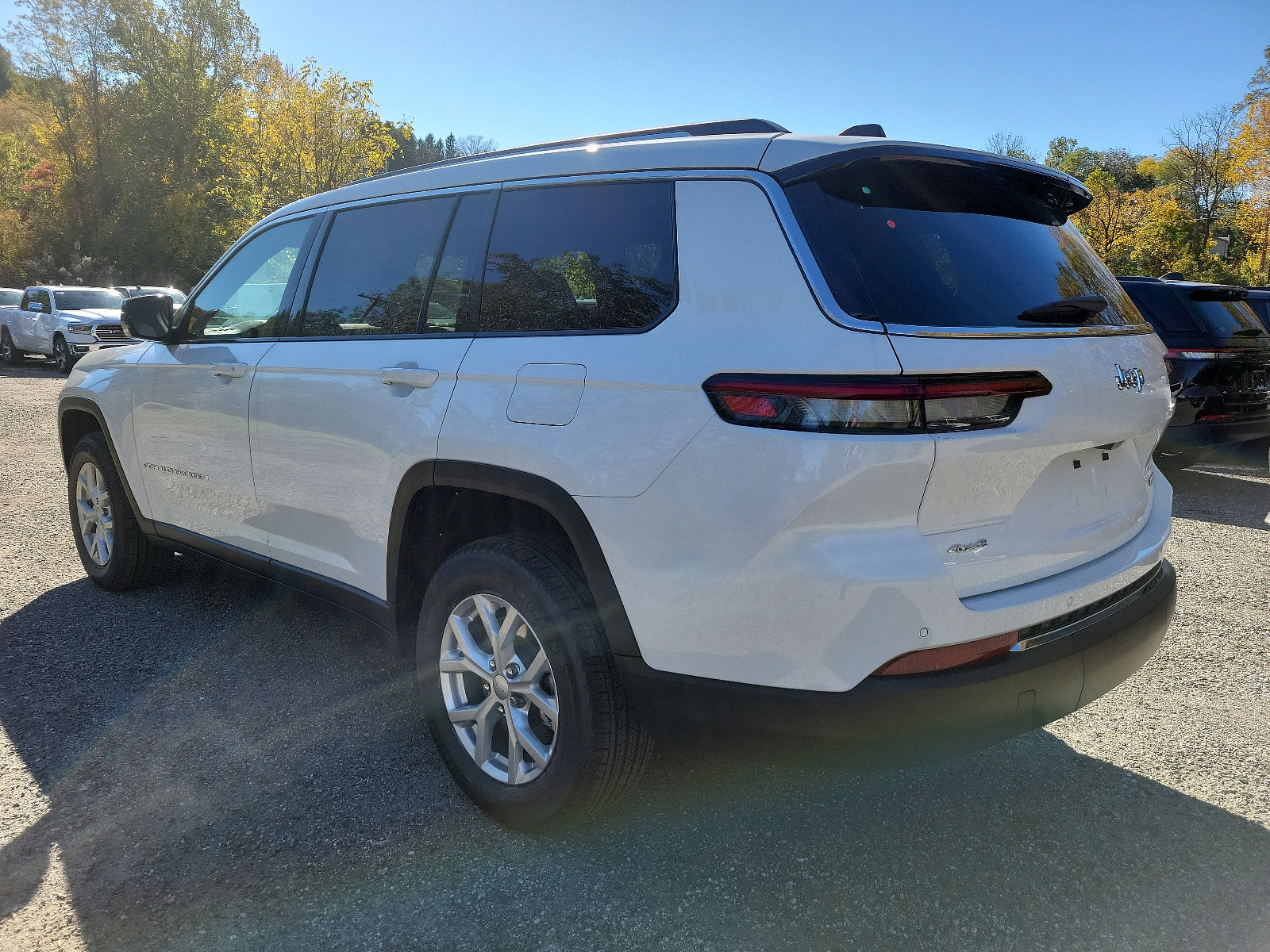 New 2023 Jeep Grand Cherokee L Limited image 3