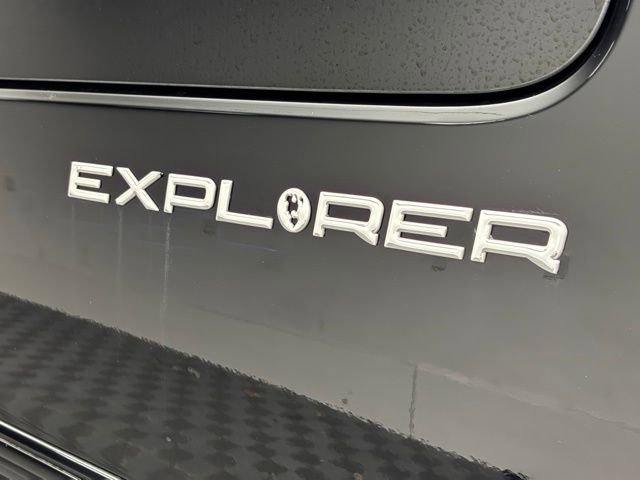 Used 2017 Chevrolet Express 2500 Extended image 49