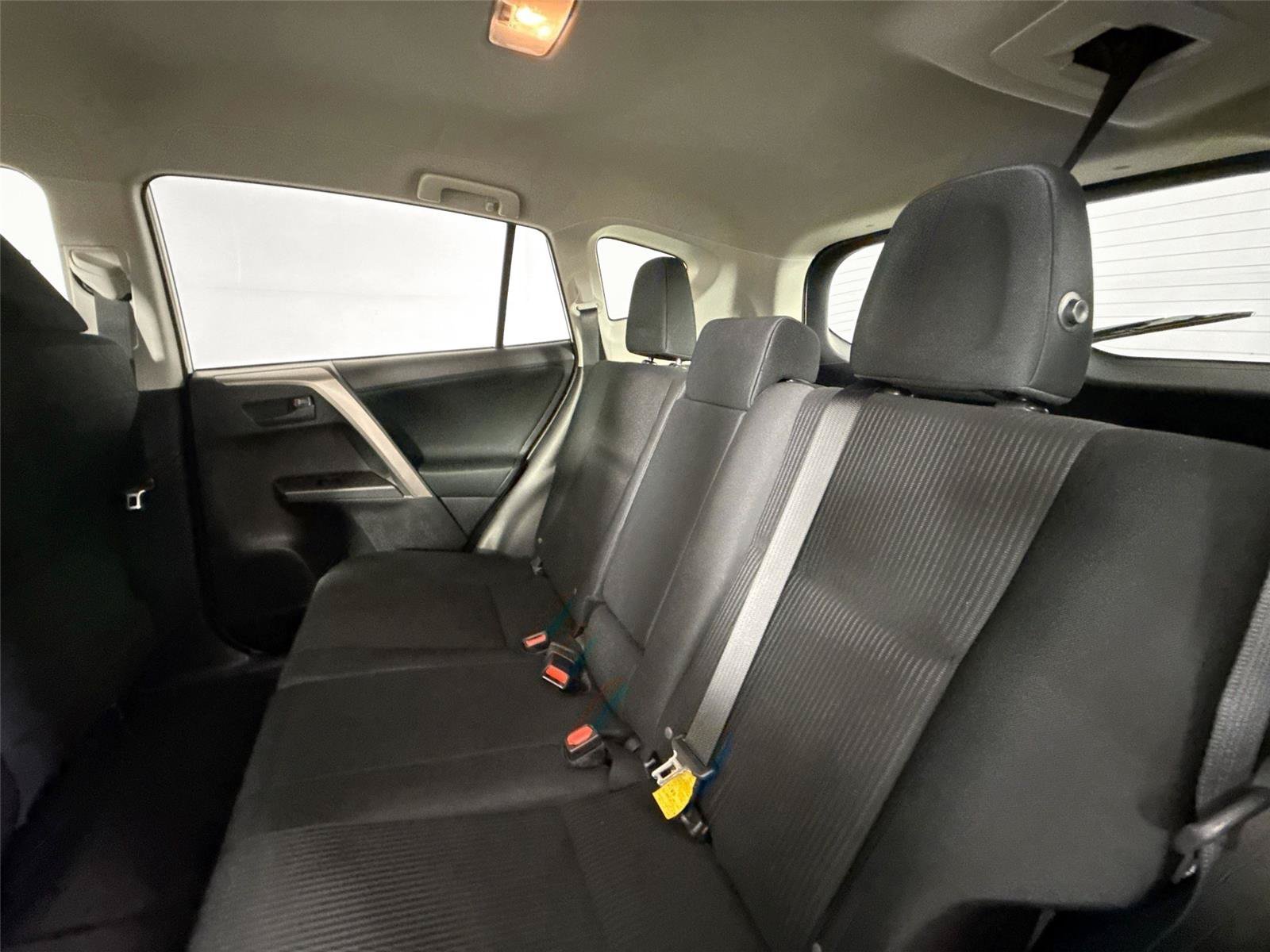 Used 2018 Toyota RAV4 LE w/ All Weather Liner Package AWD/4WD image 27