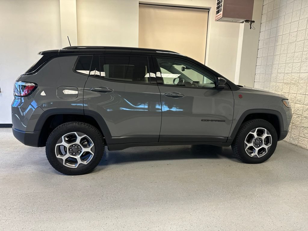 Used 2022 Jeep Compass Trailhawk w/ Trailhawk Convenience Group AWD/4WD image 25