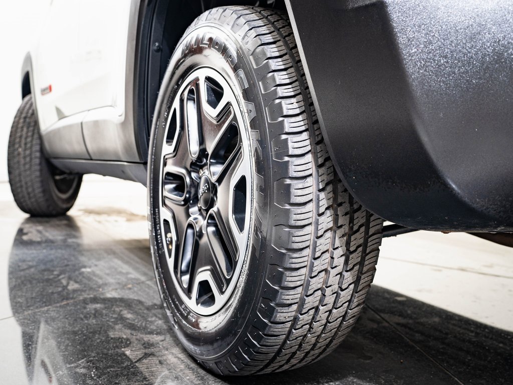 Used 2016 Jeep Renegade Trailhawk w/ Premium Trailhawk Package image 48