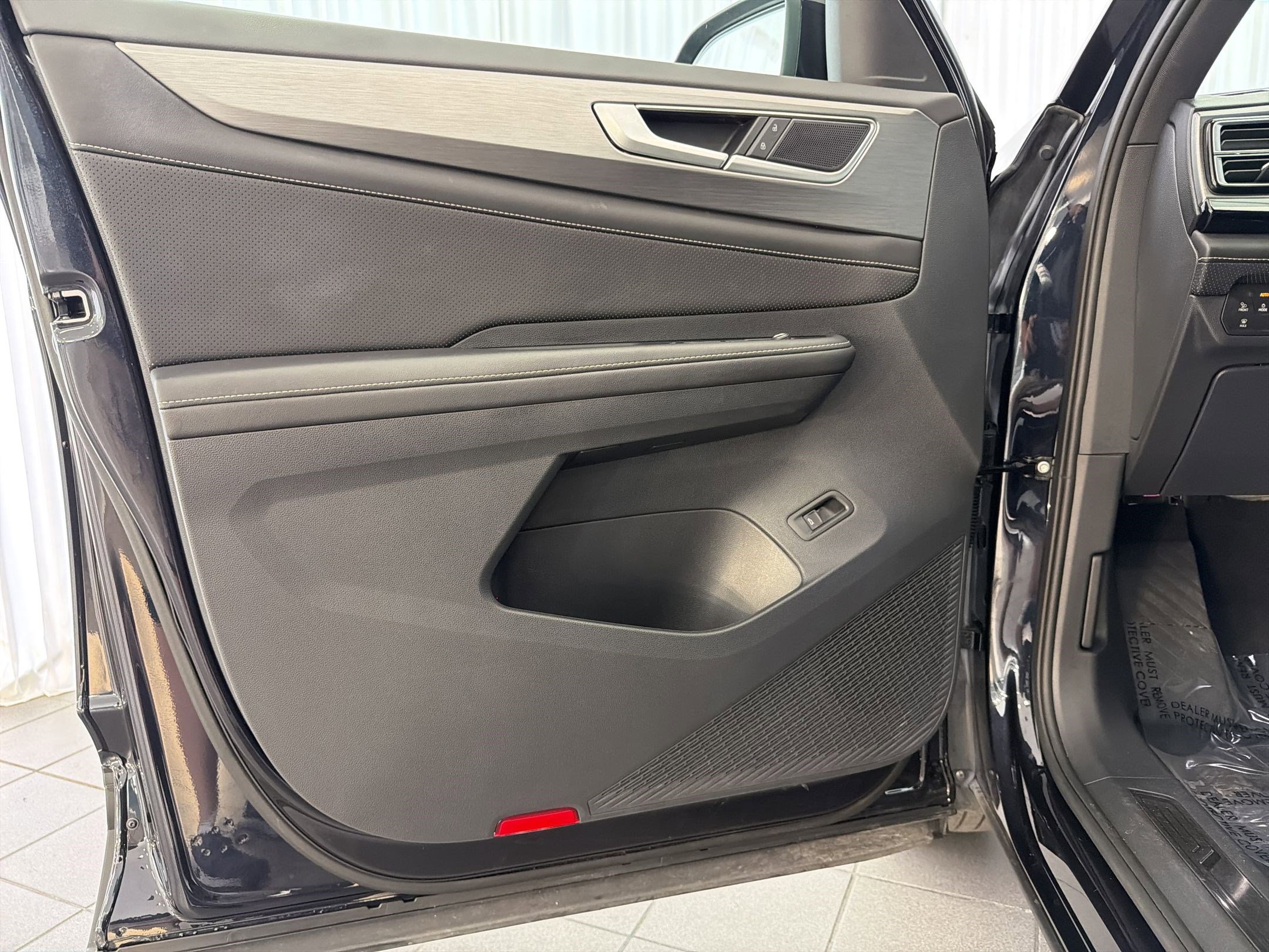 Used 2025 Volkswagen Atlas Cross Sport SE FWD image 20