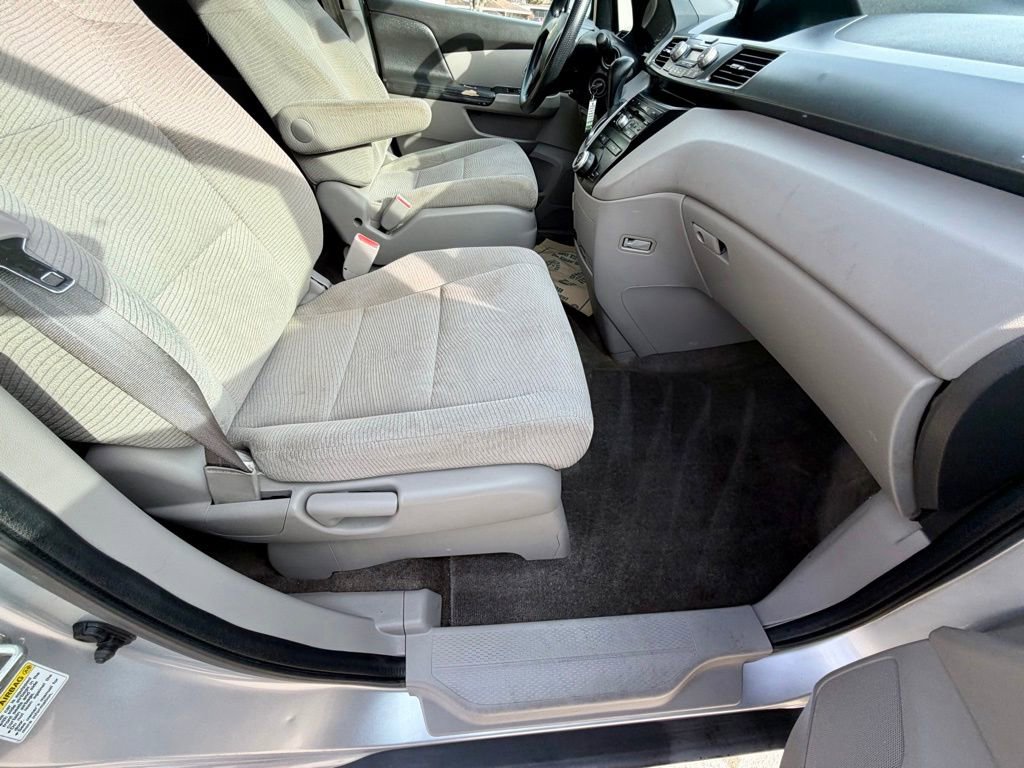 Used 2011 Honda Odyssey LX image 17