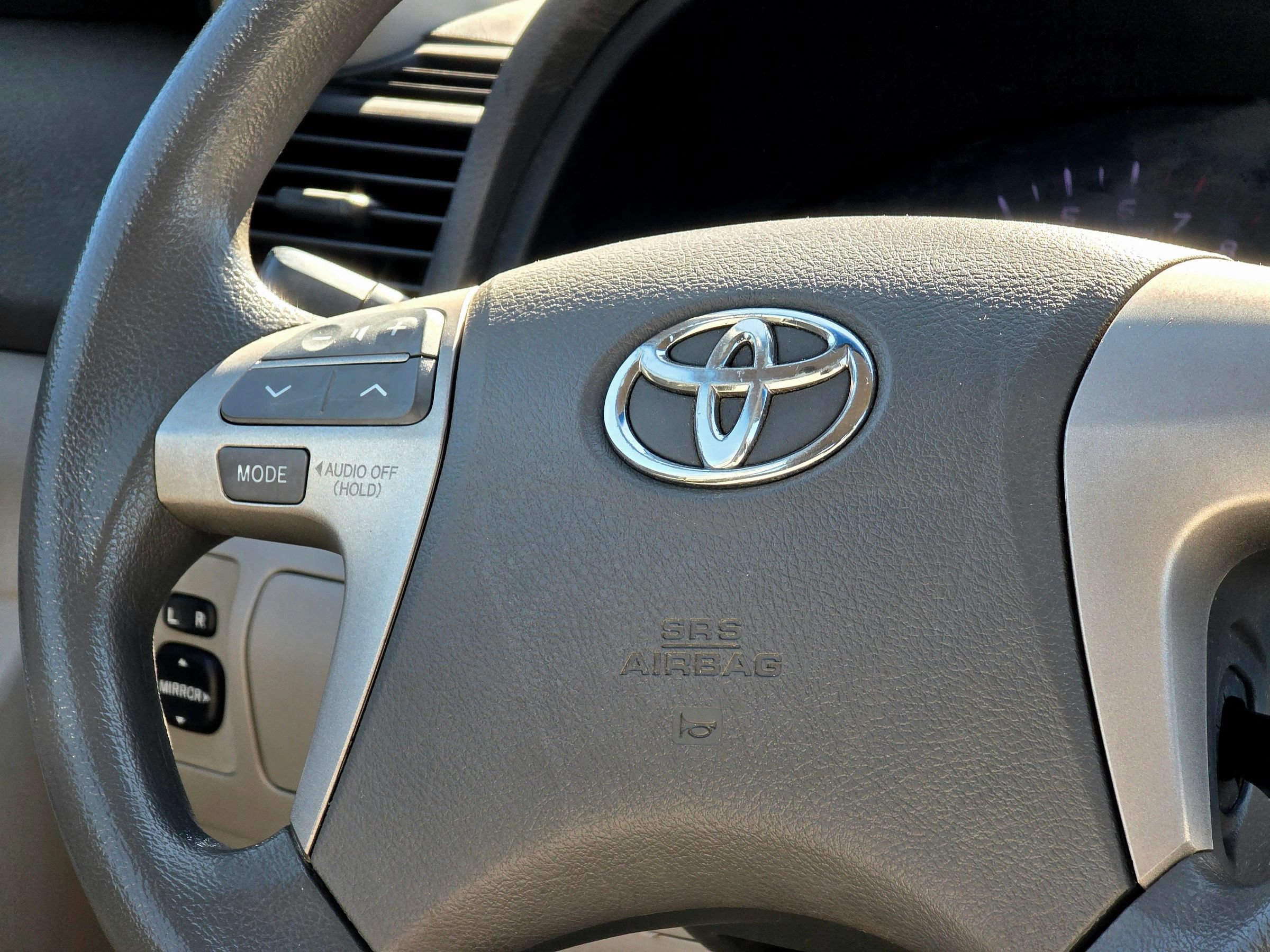 Used 2010 Toyota Camry LE FWD image 16
