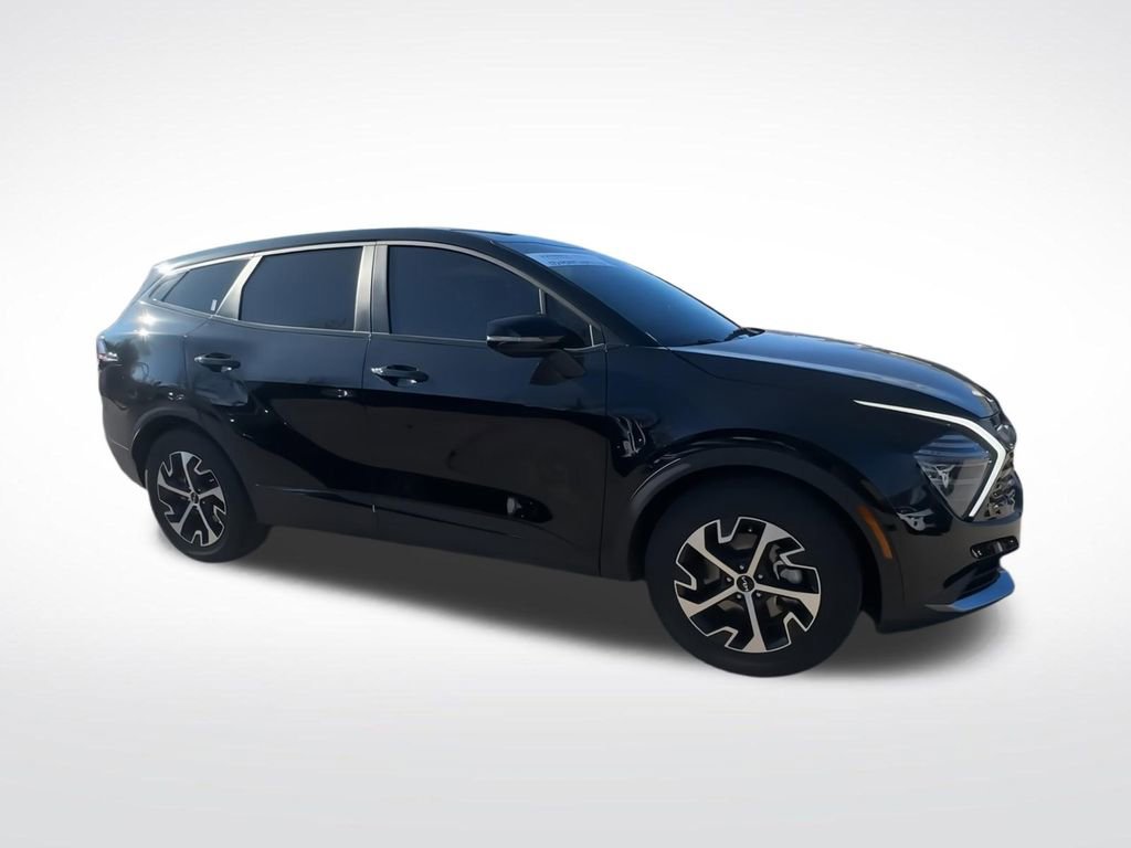 Used 2025 Kia Sportage EX FWD image 4