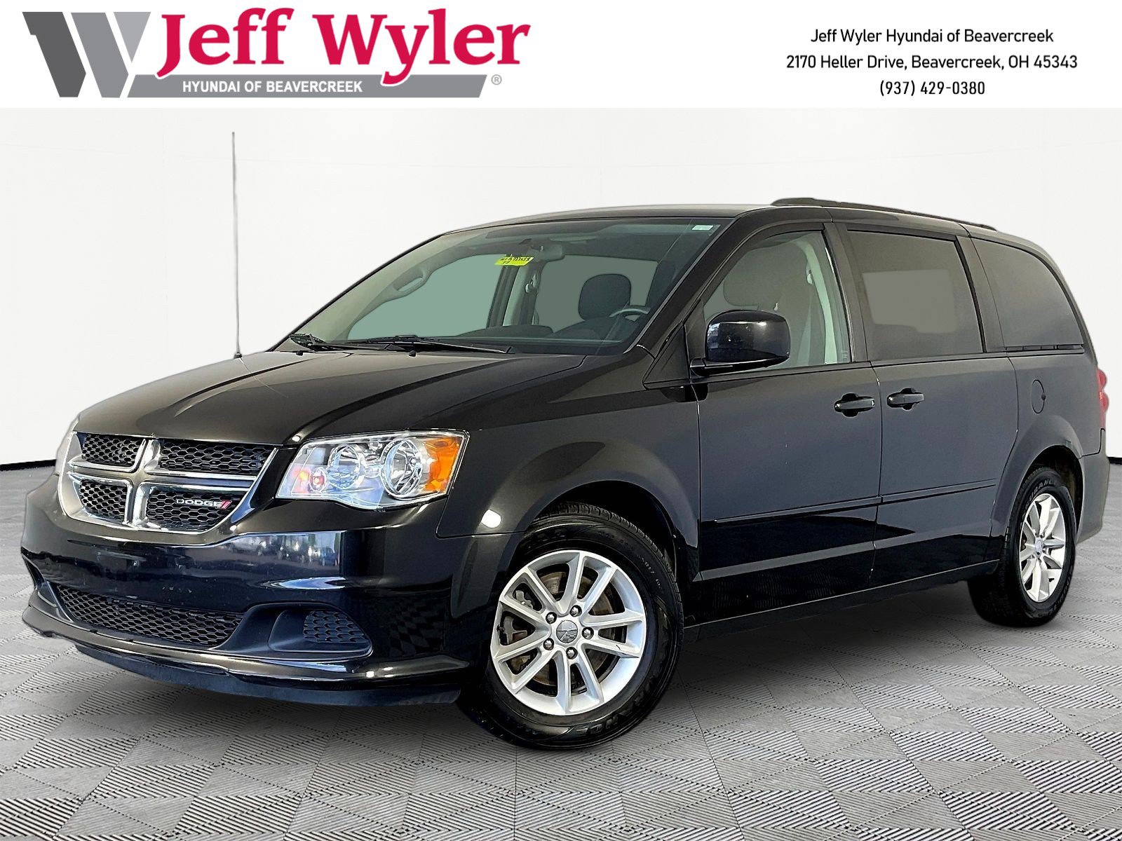 Used 2015 Dodge Grand Caravan SXT FWD image 1