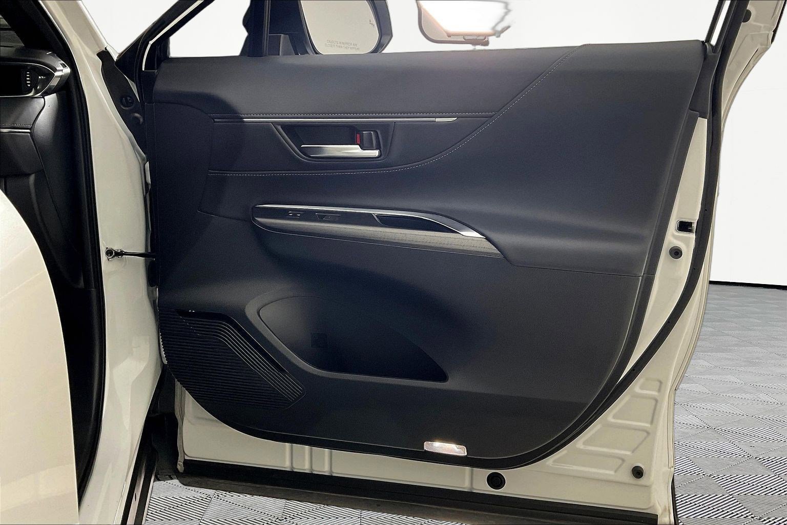 Used 2023 Toyota Venza Nightshade AWD/4WD image 27