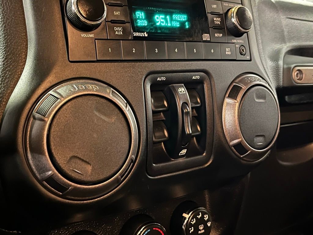 Used 2015 Jeep Wrangler Unlimited Sport w/ Quick Order Package 24S AWD/4WD image 8