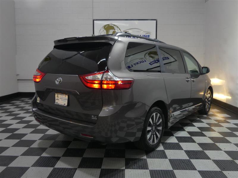Used 2018 Toyota Sienna XLE Premium w/ Cargo Management Package image 10