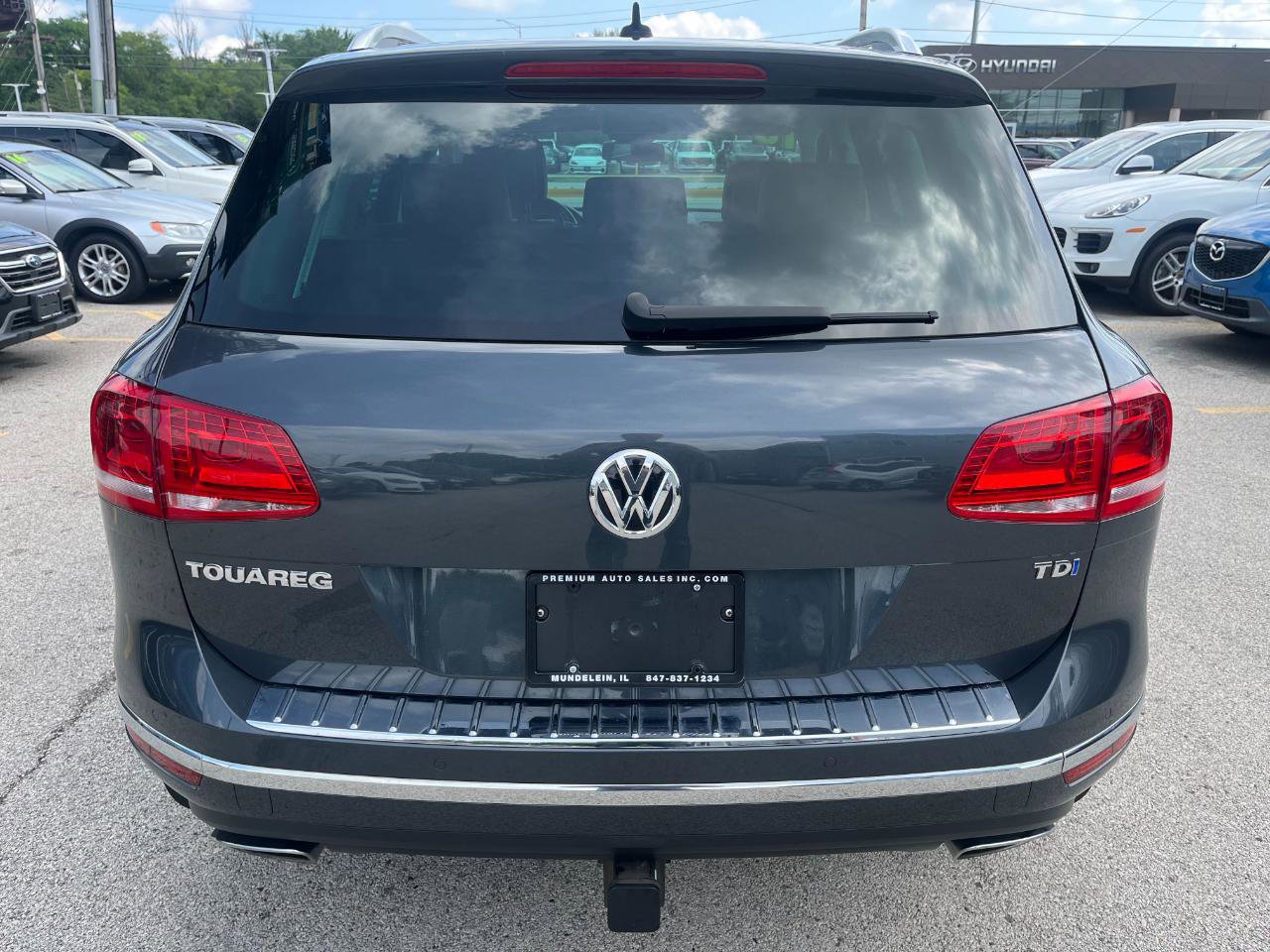Used 2016 Volkswagen Touareg TDI AWD/4WD image 4