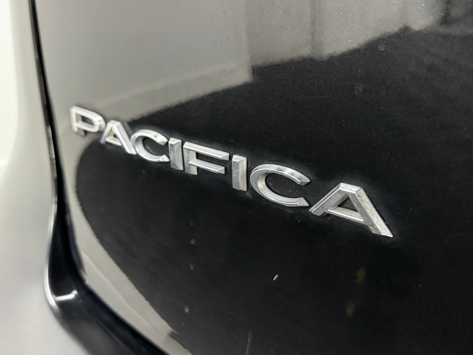Used 2020 Chrysler Pacifica Limited FWD image 8
