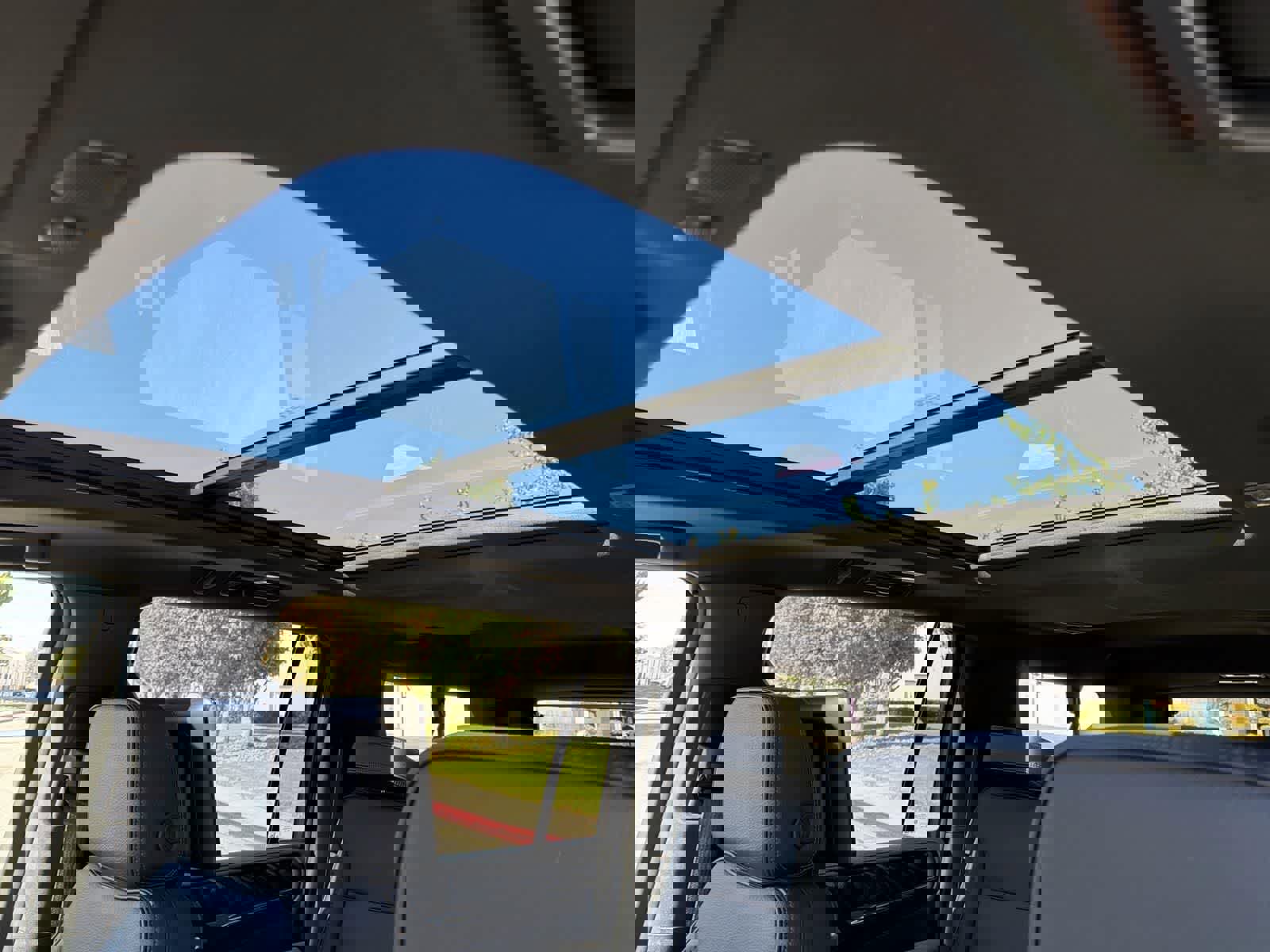 Used 2023 GMC Yukon XL Denali image 10