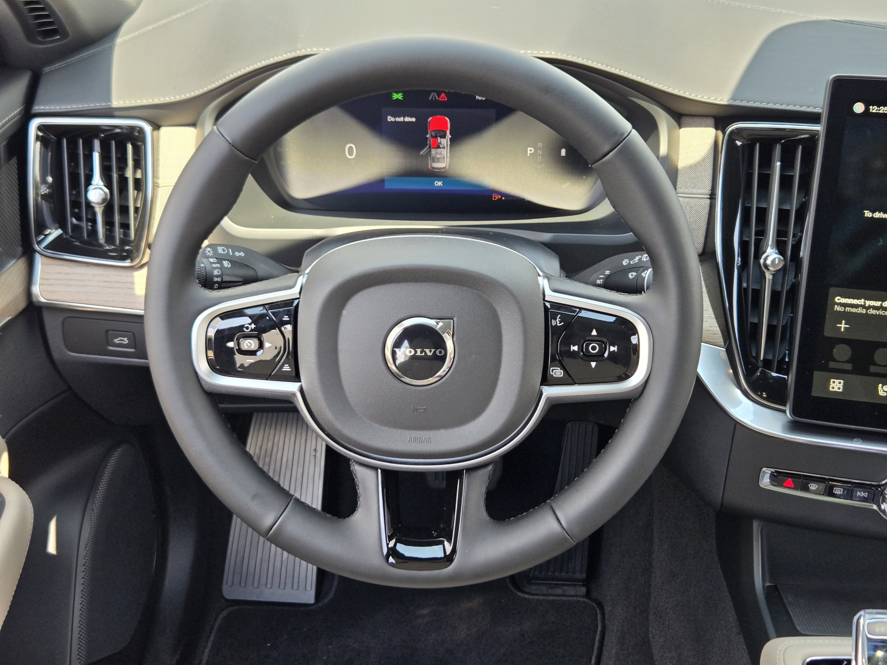 Used 2026 Volvo XC90 B6 Plus w/ Protection Package Premier AWD/4WD image 23