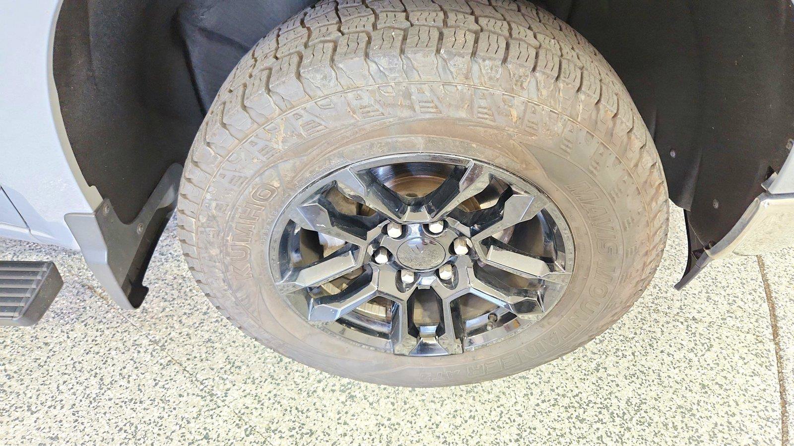 Used 2024 Chevrolet Silverado 1500 LT AWD/4WD image 28