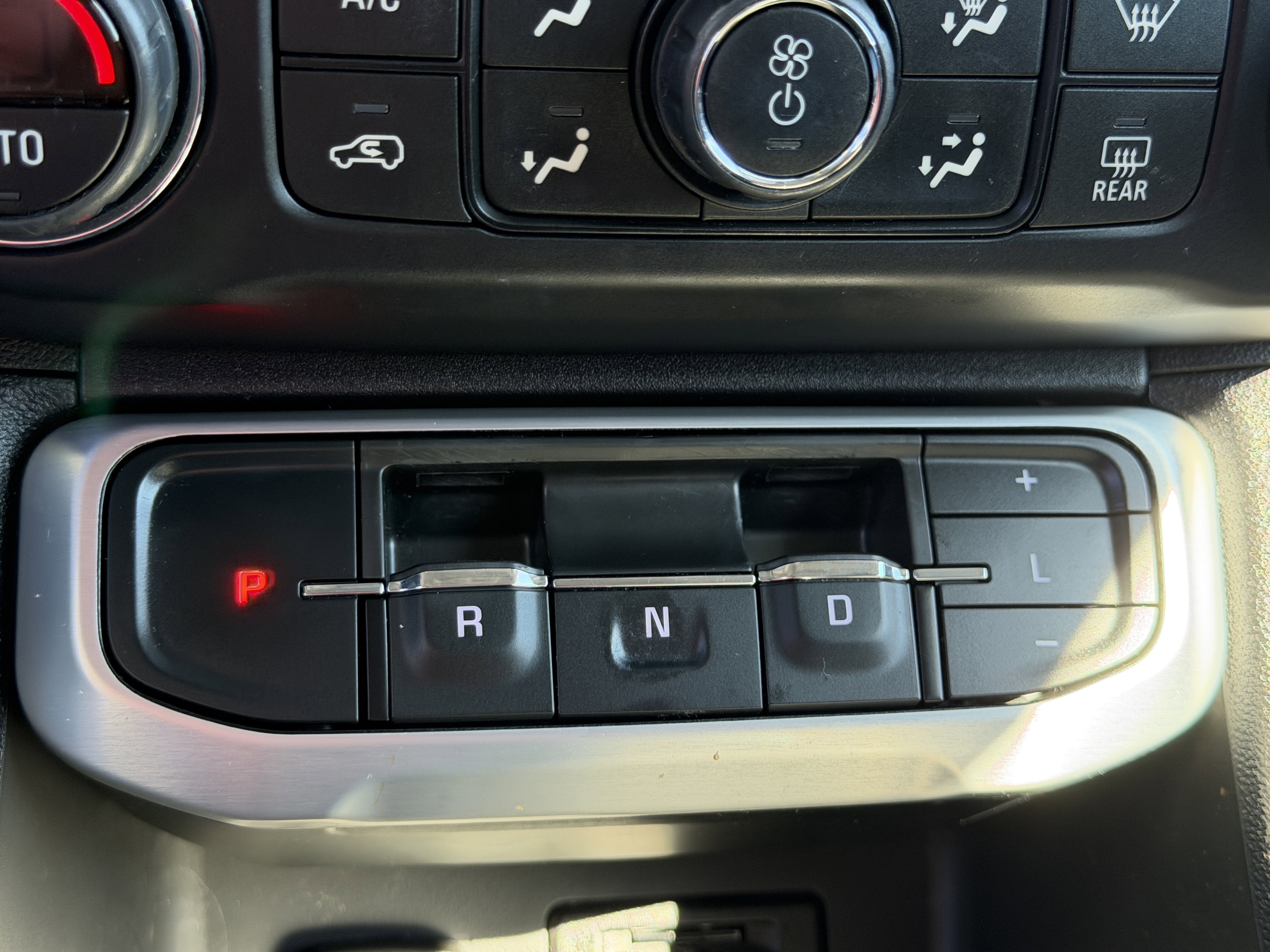 Used 2020 GMC Acadia SLT w/ Premium Package image 25