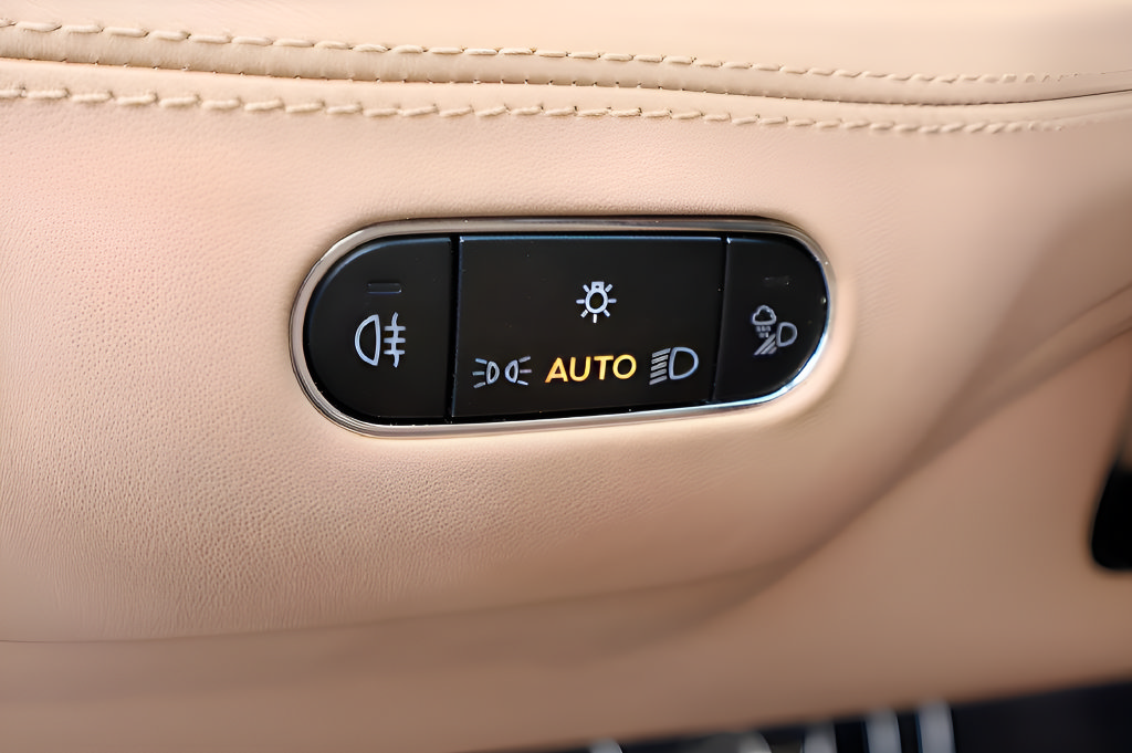 Used 2024 Bentley Bentayga Extended Wheelbase AWD/4WD image 24