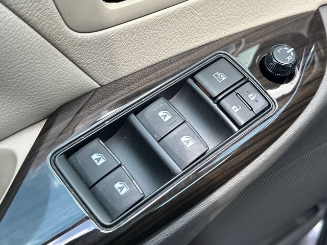 Used 2019 Toyota Sienna XLE w/ XLE Navigation Package FWD image 14