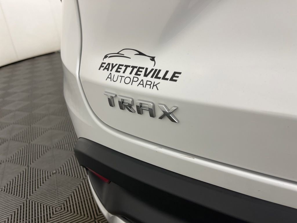 Used 2025 Chevrolet Trax LT w/ LT Convenience Package image 3