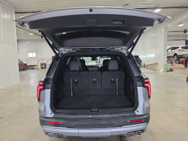Used 2026 Chevrolet Traverse LT w/ Driver Confidence Package AWD/4WD image 28