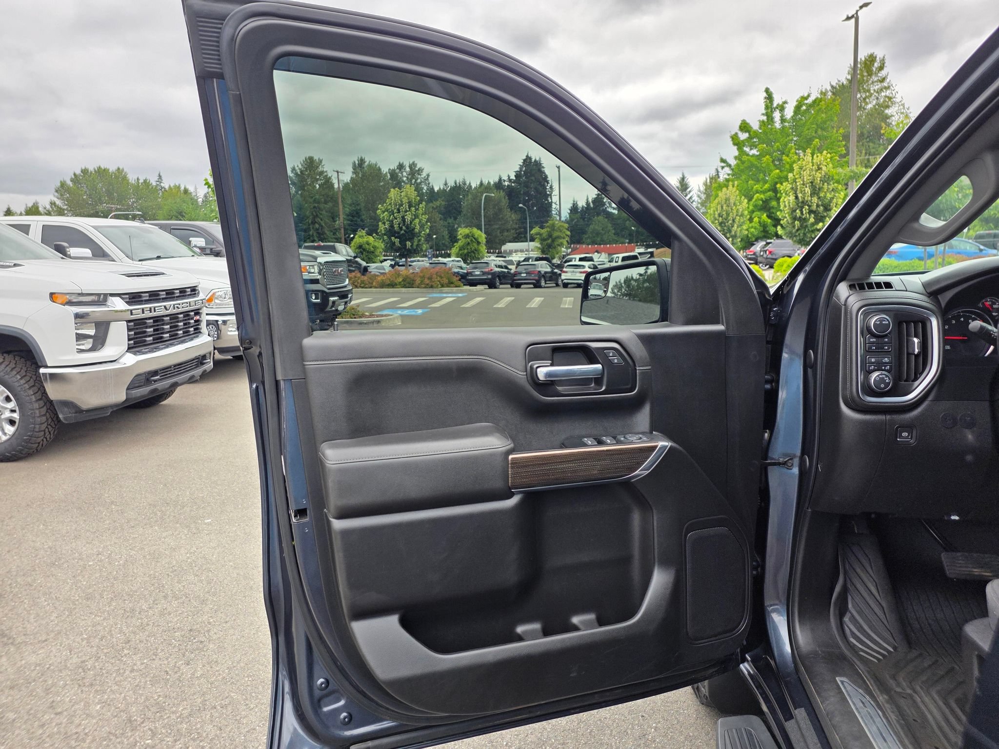 Used 2022 Chevrolet Silverado 1500 LT Trail Boss w/ Bed Protection Package AWD/4WD image 24