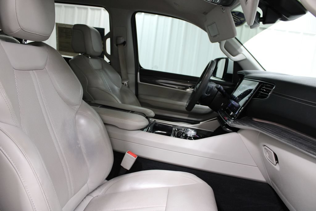 Used 2022 Jeep Wagoneer Series III w/ Flexible Seating Group AWD/4WD image 36