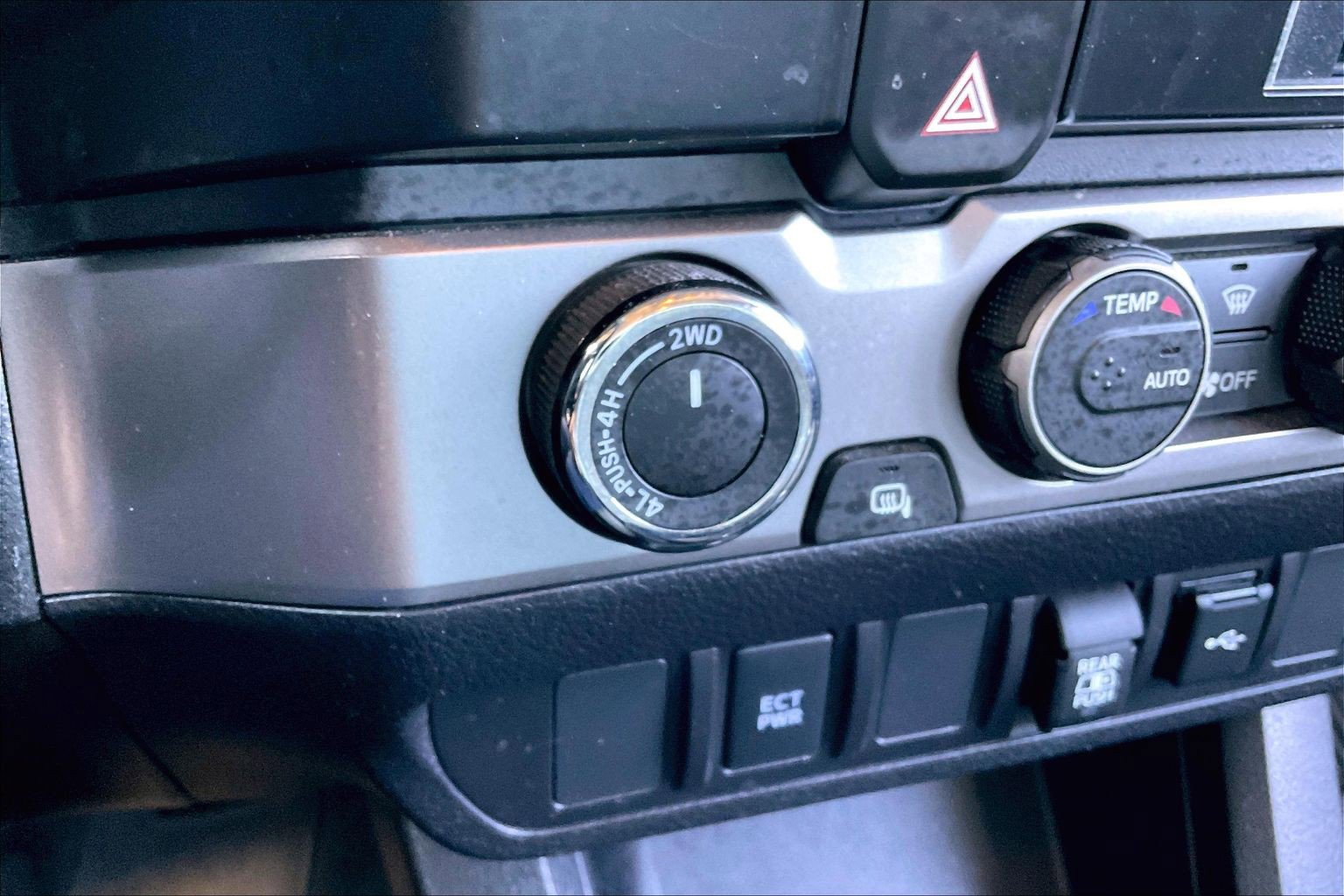 Used 2022 Toyota Tacoma SR5 AWD/4WD image 33