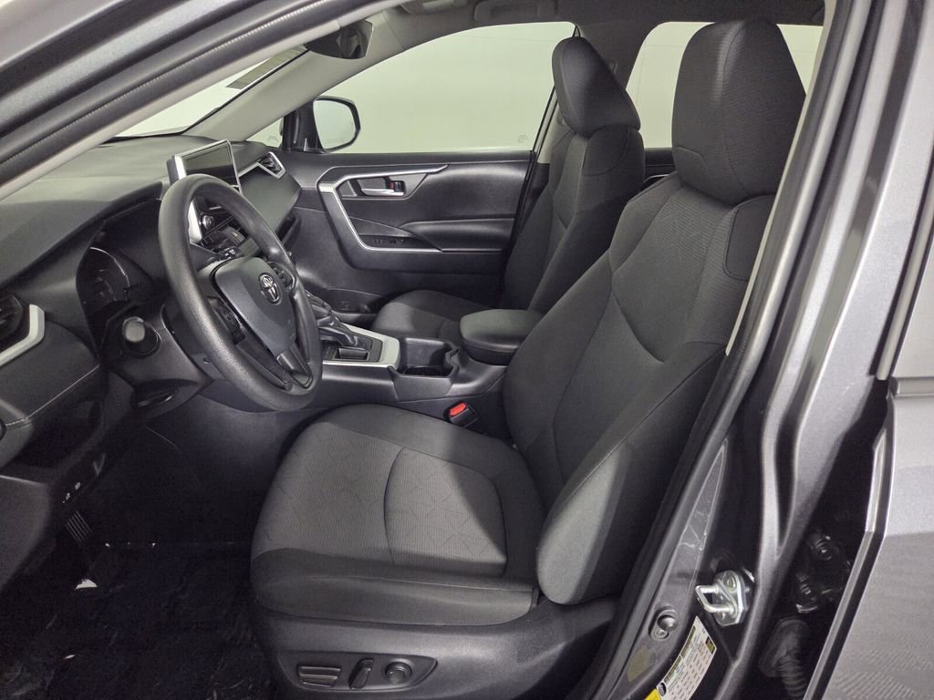 Used 2025 Toyota RAV4 XLE FWD image 9