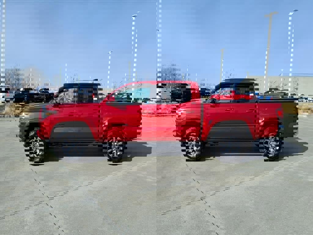 Used 2019 Toyota Tacoma SR5 image 2