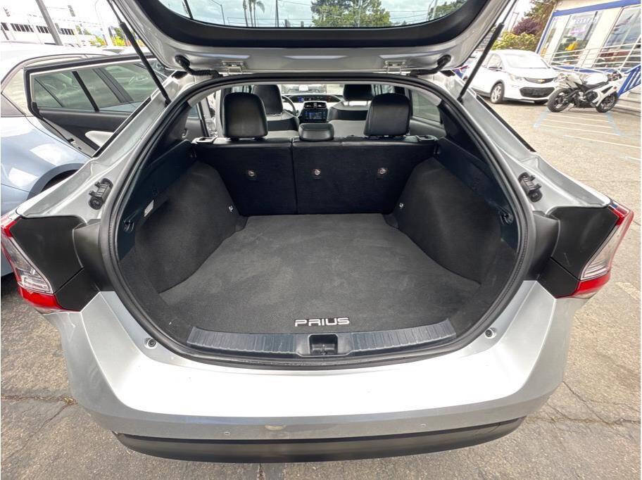 Used 2019 Toyota Prius XLE w/ Carpet Mat Package FWD image 25