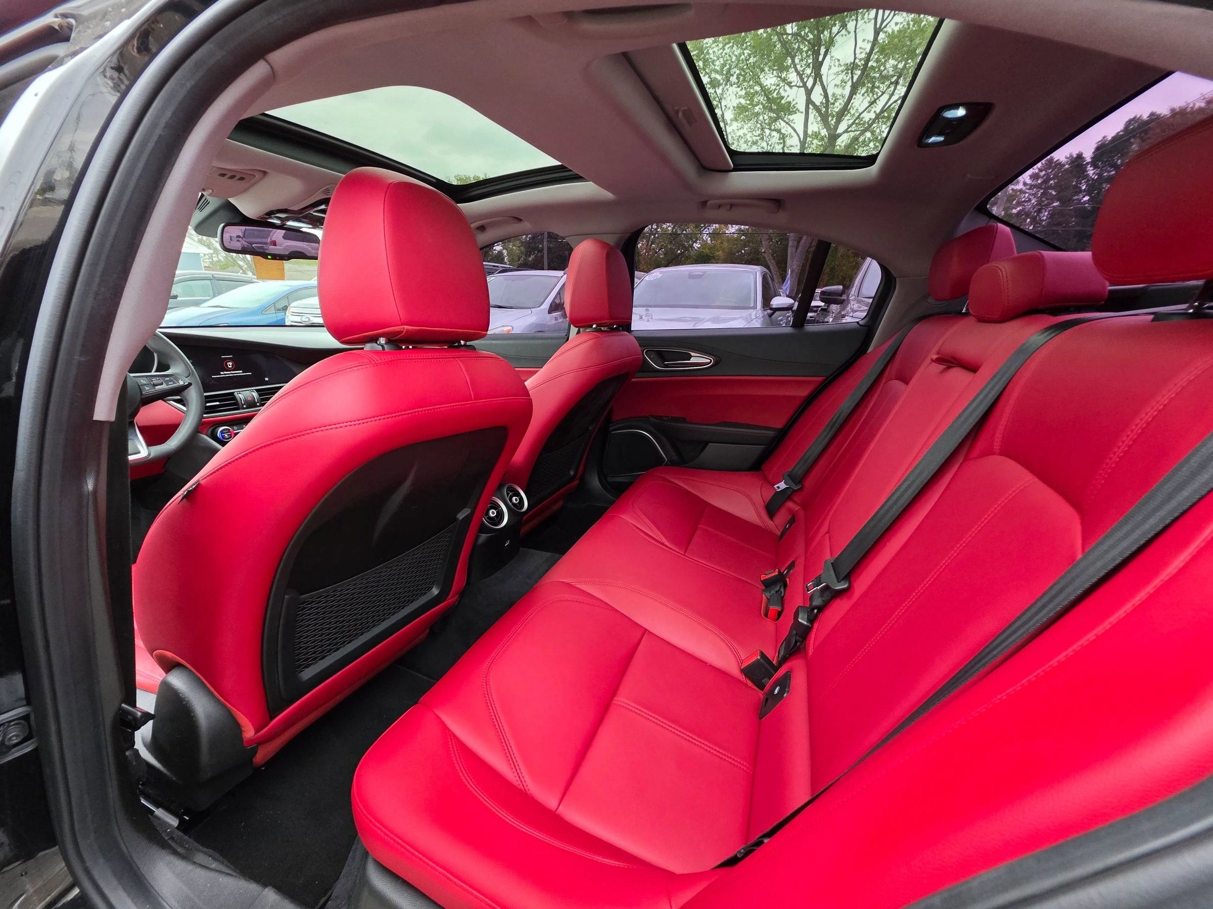 Used 2021 Alfa Romeo Giulia Ti w/ Nero Edizione image 18